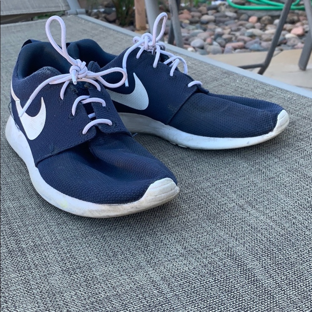 blue and white nine roche 1s